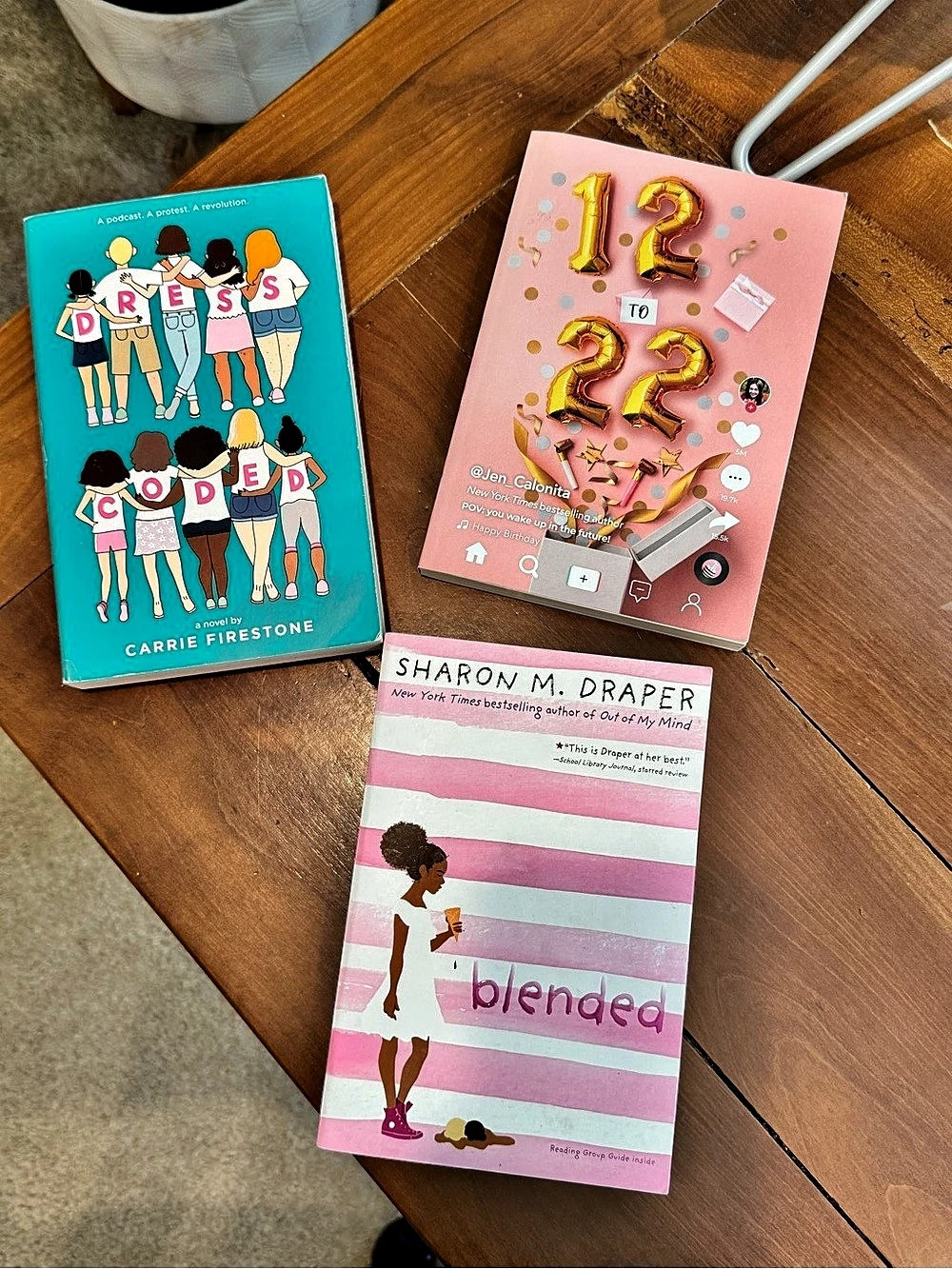 🔹 Tween Girl Book Set - Picture 2 of 3